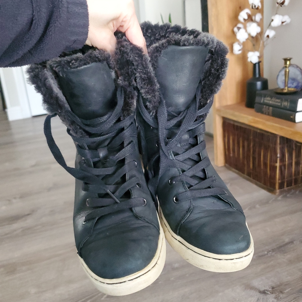 Ugg Sherpa leather suede lace up boots black sz 8.5